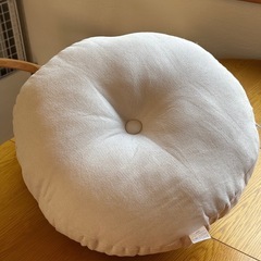 【新品未使用】クリーム色 AYO 円形 座布団 フロアクッション...