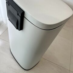 超美品　 [幅35cm] ペダルペール バゲット PWH (30L) ニトリ　ペダル式　ゴミ箱　白の画像
