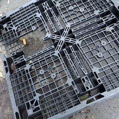 プラスチックパレット　ダメージ大きい