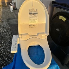 TOTO製温水洗浄暖房便座TCF8CK55 2018 年製の画像