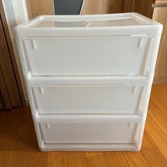 収納ケース　洋服　白の画像