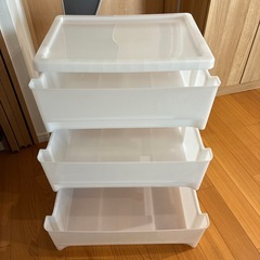 収納ケース　洋服　白の画像