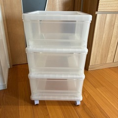 収納ケース　洋服　白　透明
