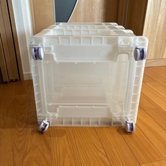 収納ケース　洋服　白　透明の画像