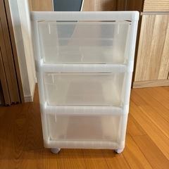 収納ケース　洋服　白　透明の画像