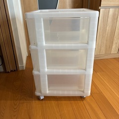 収納ケース　洋服　白　透明の画像