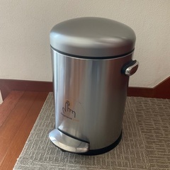 ゴミ箱売ります　スチールペダル式ゴミ箱　シンプルヒューマン