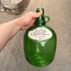 空の酒瓶の画像