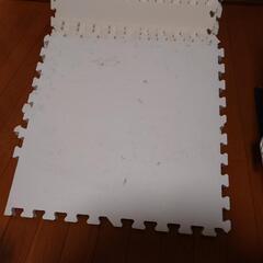 ニトリ ジョイントマット 57cm×57cm×2cm厚 11枚+端材(約16枚分) の画像