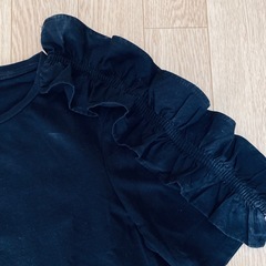 ZARAフリルTシャツの画像