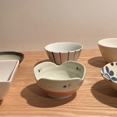可愛い小鉢の器、陶器の画像