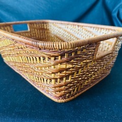 おしゃれな籐のかご の画像