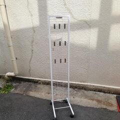 キャスター付き自立メッシュパネル
