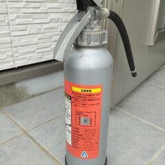 未使用の古い消火器の画像