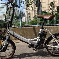 美品　折り畳み式電動アシスト自転車