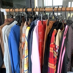 洋服　
服　各100円　（無人販売）の画像
