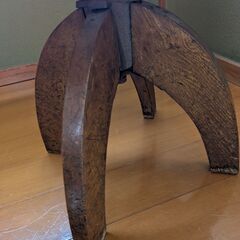 木製回転椅子の画像