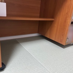 「受け渡者決定」キャスター付き勉強机と椅子のセットの画像