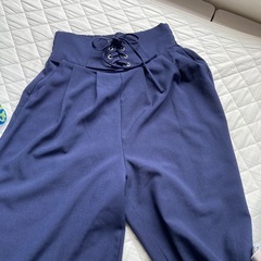 美品紺色パンツ