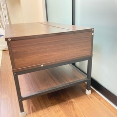 昇降式テーブルの画像