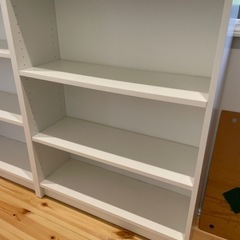 IKEAの本棚の画像