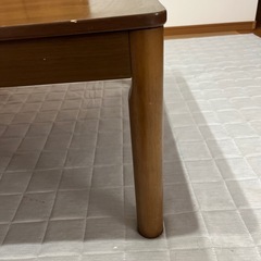 机いりませんか？（4〜5人かけ、落書きあり）の画像