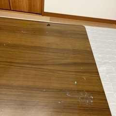 机いりませんか？（4〜5人かけ、落書きあり）の画像