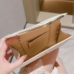 アプリコット　プリーツデザインパーティーバッグ 23cmの画像