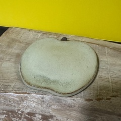 【沖縄やちむん・仁陶器工房】 リンゴ型 皿
