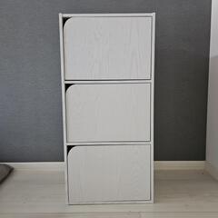白い棚