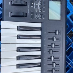 【お値下げ】ALESIS QX61 通電確認済み　midiの画像