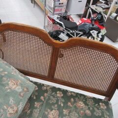 2人掛けソファ 幅116×奥行69×高さ81cm グリーン系 木製フレーム レトロ 2P 家具 長椅子 苫小牧西店の画像