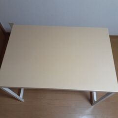 スチール机です。の画像