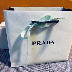 ★PRADA  ショッパーとギフトボックスの画像