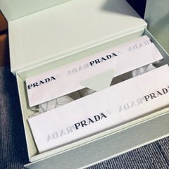 ★PRADA  ショッパーとギフトボックスの画像