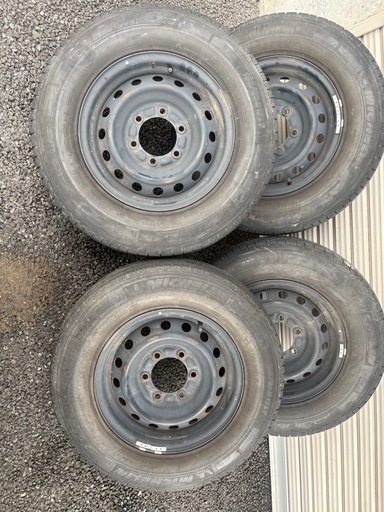 ハイエース　貨物　タイヤホイール