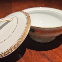 【美品】Noritake ノリタケ RICHMOND 6124 蓋付きスープボウル（蓋付き両手小鍋）金彩装飾／店舗改装・新築建て替えに伴い、装飾品・備品・家具を譲渡いたしますの画像