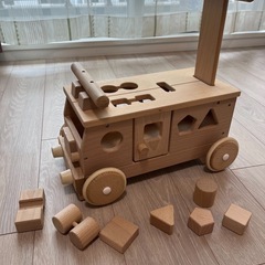森のパズルバス　　木製手押し車