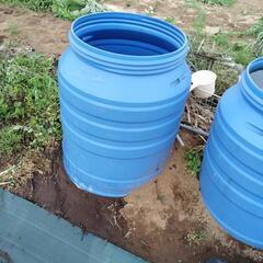 畠や庭の片隅に。水タンク　中古品