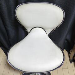 ニトリバーチェア回転式高さ調節可能の画像