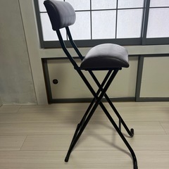 折りたたみ椅子の画像