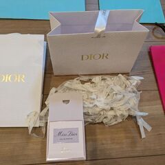 ブランド紙袋セット（CHANEL, Dior, Tiffany & Co. など）の画像