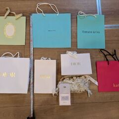ブランド紙袋セット（CHANEL, Dior, Tiffany & Co. など）の画像