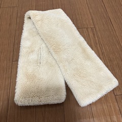 ベージュ　マフラーの画像