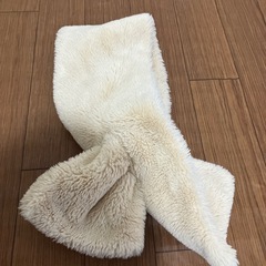ベージュ　マフラー