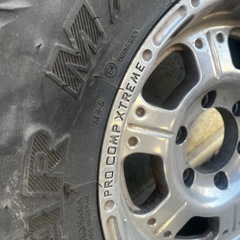 YOKOHAMA LT285/75R16 4本　ホイール付き　サバーバンの画像