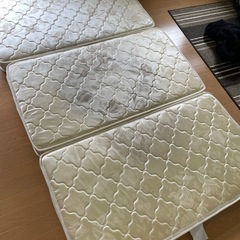 折り畳める敷布団　シングルサイズ