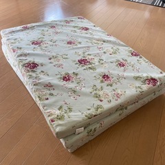 折り畳める敷布団　シングルサイズ