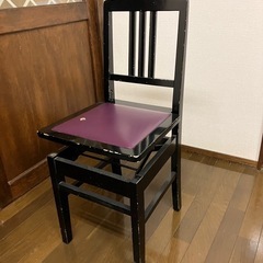 ピアノ椅子、レースピアノカバー
