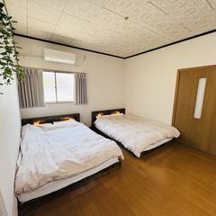 【一棟貸しゲストハウスの清掃業務】＼1回ごとの報酬制／ 1回2時間程度で3,000円～とスタート段階から高い時間単価ですが、早く終わっても報酬は変わらず支給するので、業務効率化でタイパをさらに高めることができます！ ＼口コミで届くお客様の声／ 宿泊サイトへの清潔感に対するゲストの評価には、達成感ややりがいを感じることができます！の画像